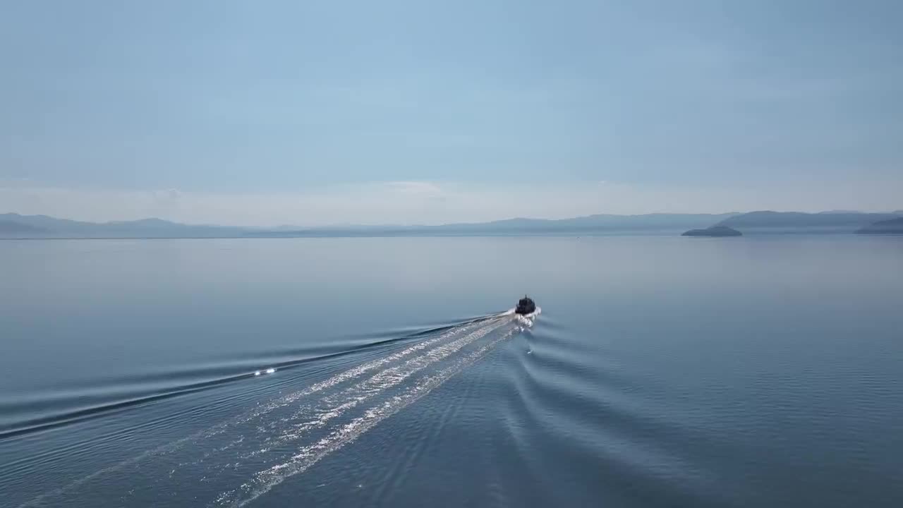 朝霧の琵琶湖（滋賀）